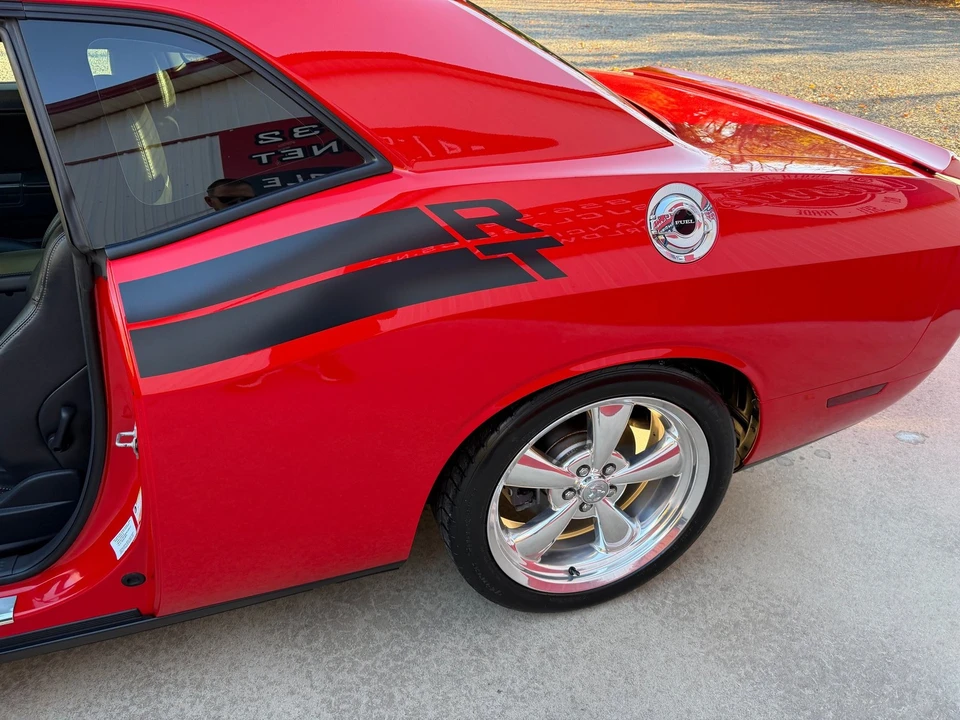 2010 Dodge Challenger 3rd Gen - Image 9 of 21