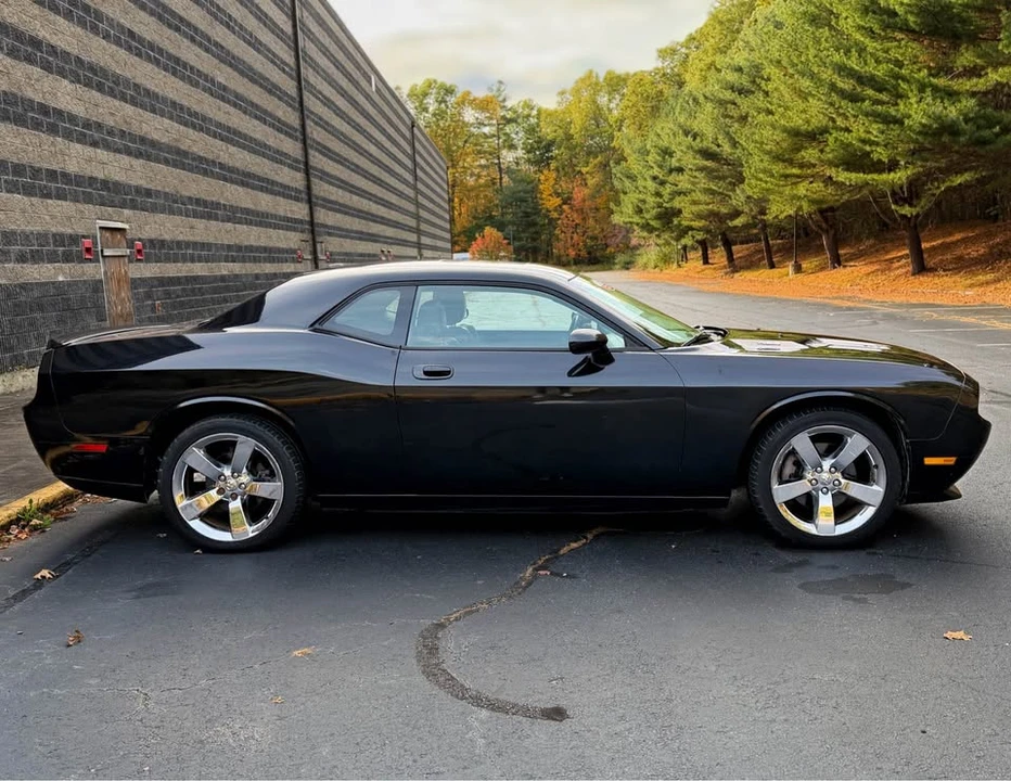 2010 Dodge Challenger 3rd Gen - Image 9 of 20