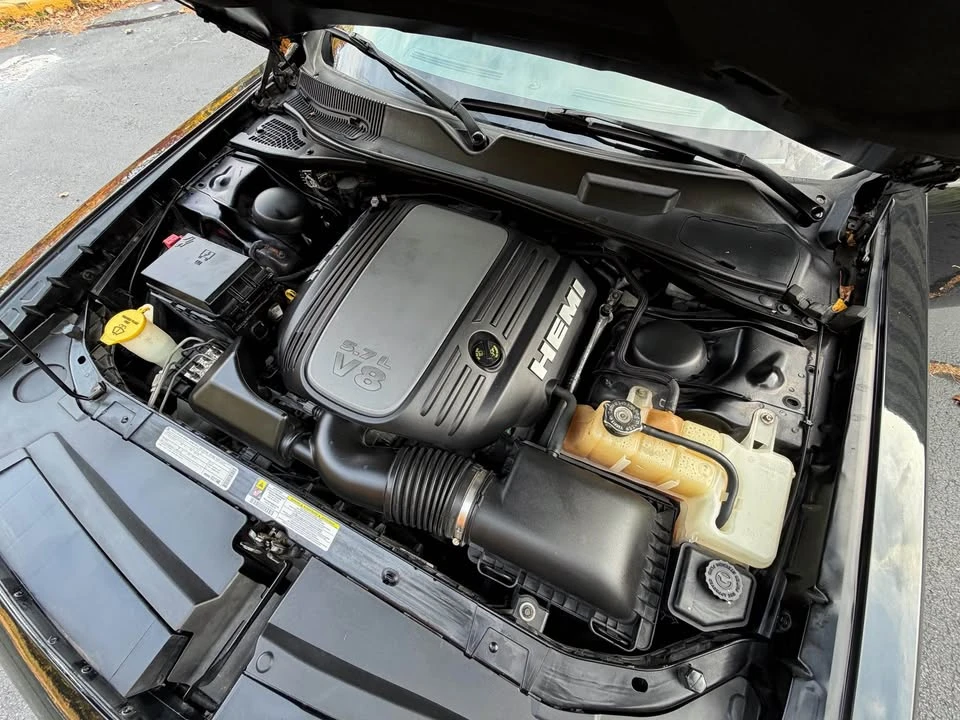 2010 Dodge Challenger 3rd Gen - Image 19 of 20