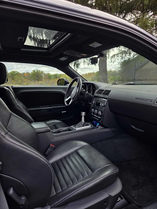 2010 Dodge Challenger 3rd Gen - Image 11 of 16