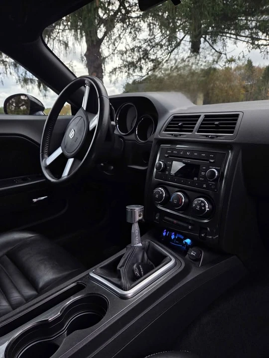 2010 Dodge Challenger 3rd Gen - Image 10 of 16