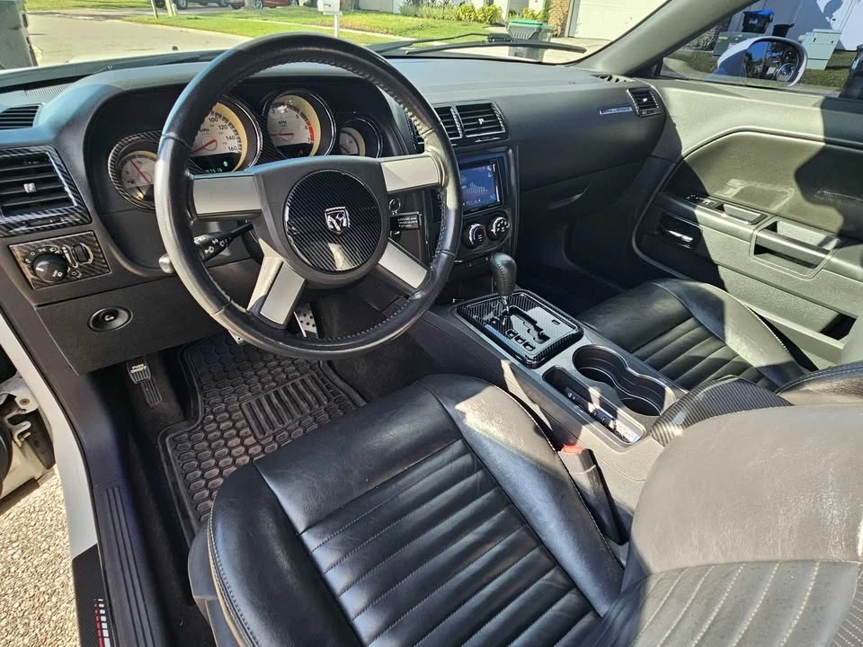 2010 Dodge Challenger 3rd Gen - Image 13 of 16
