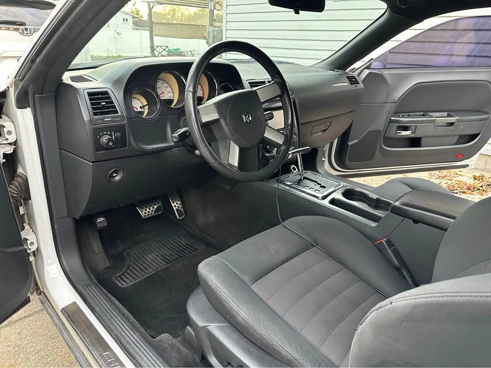2010 Dodge Challenger 3rd Gen - Image 10 of 15