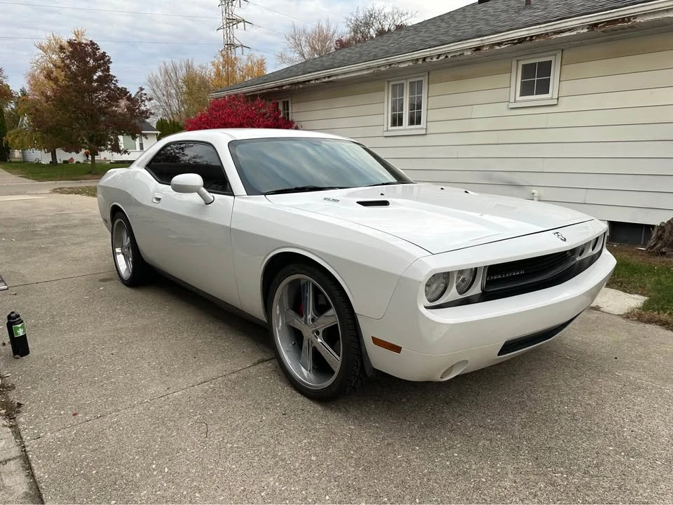 2010 Dodge Challenger 3rd Gen - Image 6 of 15