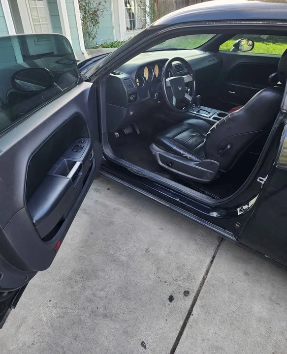 2010 Dodge Challenger 3rd Gen - Image 3 of 8