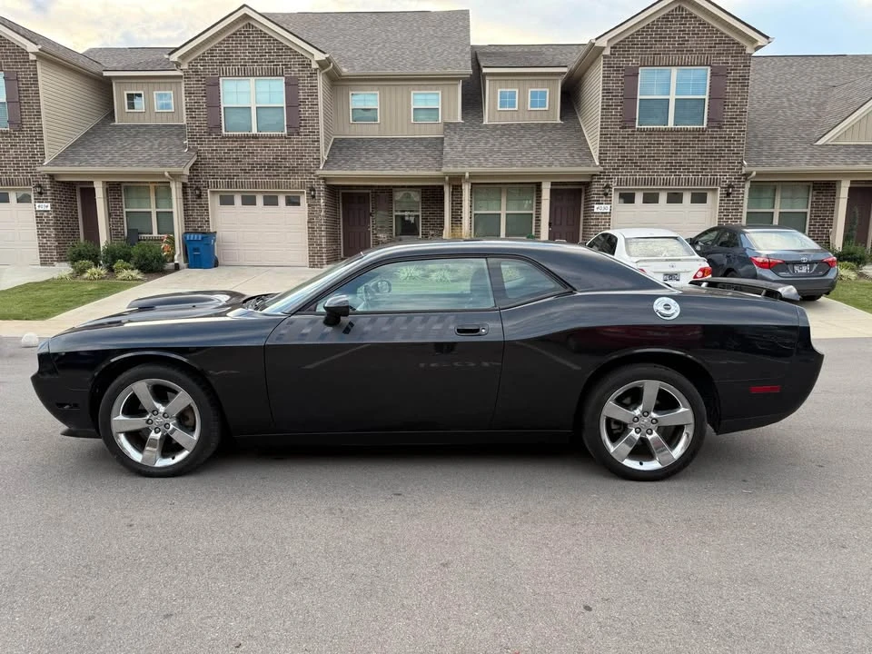 2010 Dodge Challenger 3rd Gen - Image 5 of 8