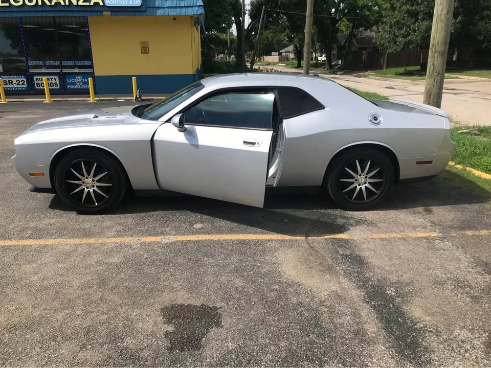 2010 Dodge Challenger 3rd Gen - Image 2 of 8