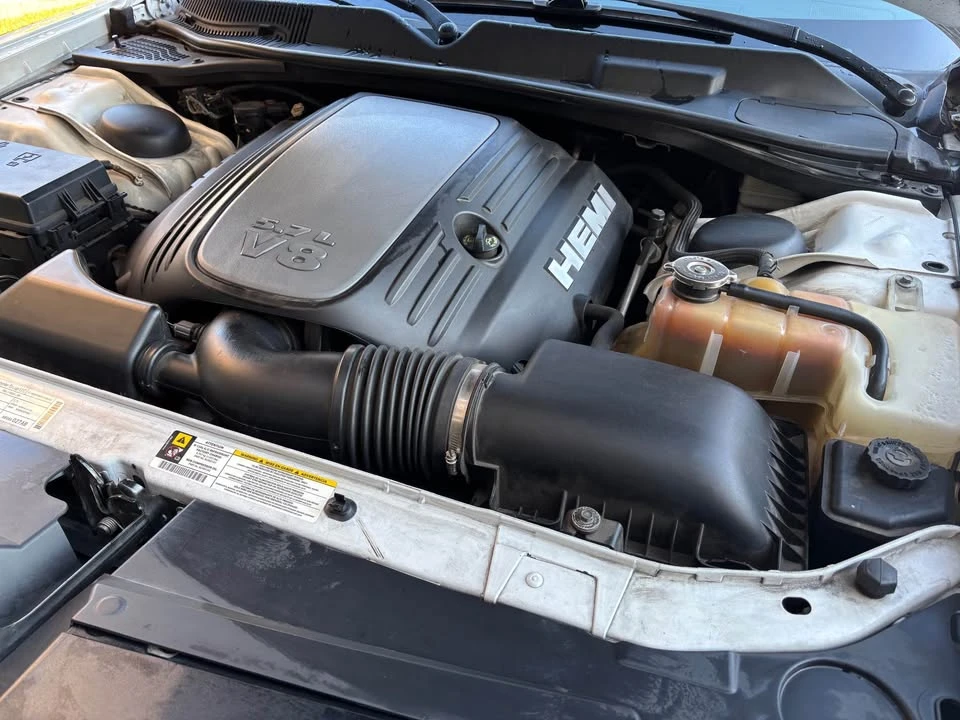2010 Dodge Challenger 3rd Gen - Image 6 of 20