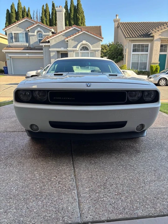 2010 Dodge Challenger 3rd Gen - Image 2 of 20