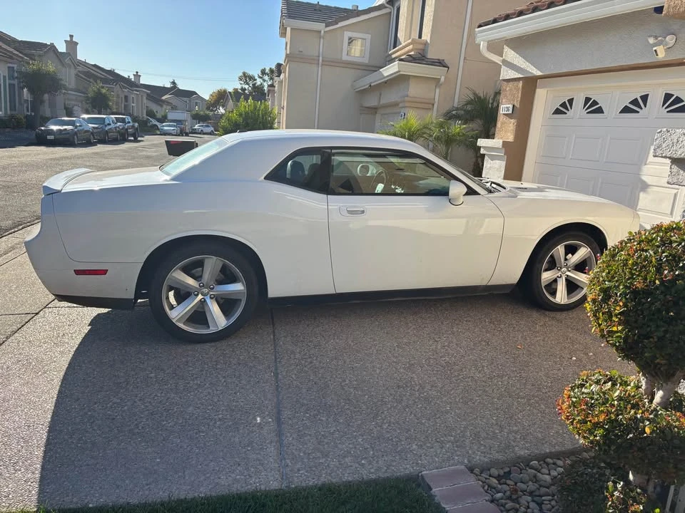 2010 Dodge Challenger 3rd Gen - Image 17 of 20