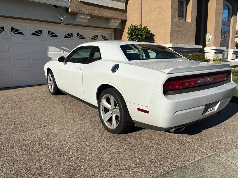 2010 Dodge Challenger 3rd Gen - Image 15 of 20