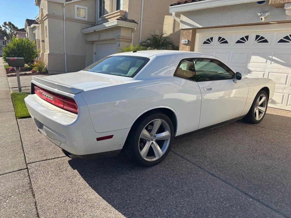 2010 Dodge Challenger 3rd Gen - Image 16 of 20