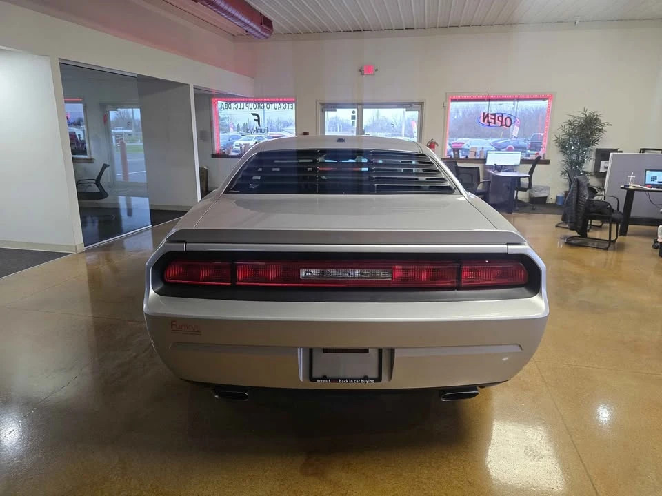 2010 Dodge Challenger 3rd Gen - Image 5 of 16