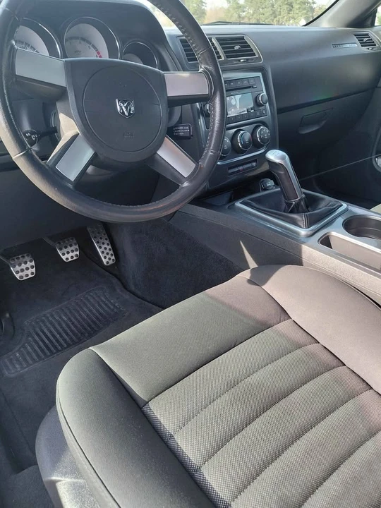 2010 Dodge Challenger 3rd Gen - Image 7 of 10