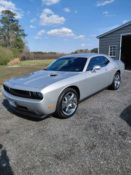 2010 Dodge Challenger 3rd Gen - Image 2 of 10