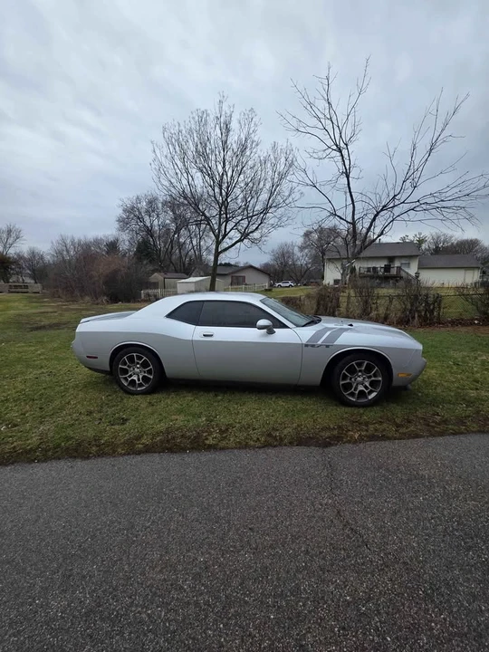 2010 Dodge Challenger 3rd Gen - Image 9 of 19