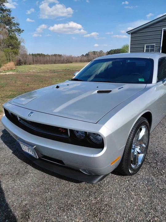 2010 Dodge Challenger 3rd Gen - Image 5 of 10