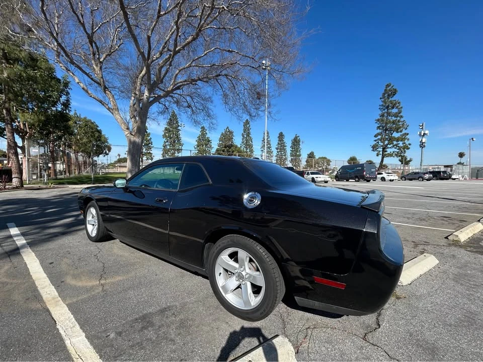 2010 Dodge Challenger 3rd Gen - Image 4 of 9
