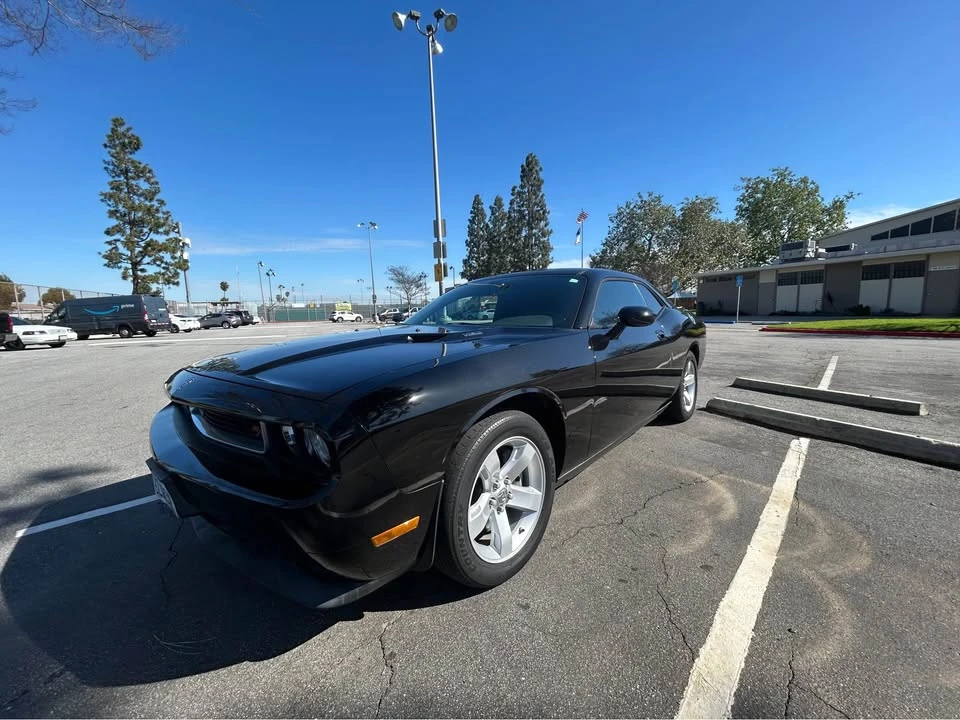 2010 Dodge Challenger 3rd Gen - Image 2 of 9