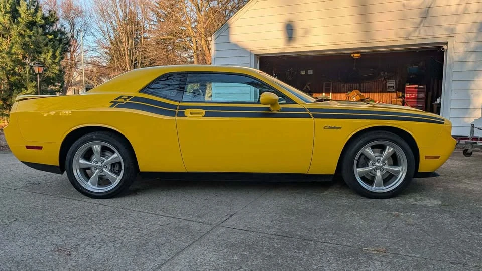 2010 Dodge Challenger 3rd Gen - Image 13 of 15