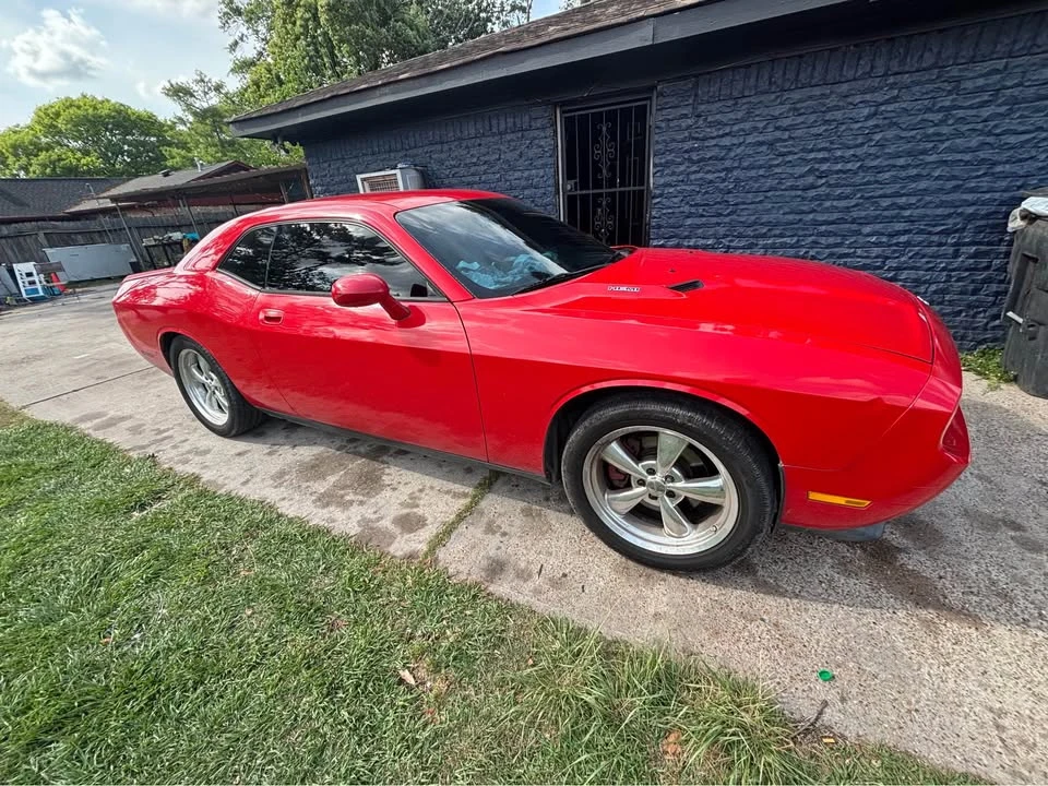 2010 Dodge Challenger 3rd Gen - Image 2 of 5