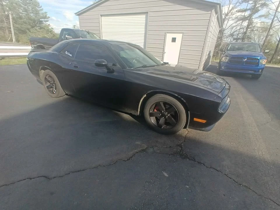 2010 Dodge Challenger 3rd Gen - Image 2 of 9