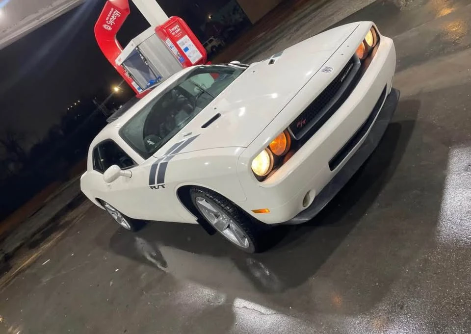 2010 Dodge Challenger 3rd Gen - Image 2 of 9