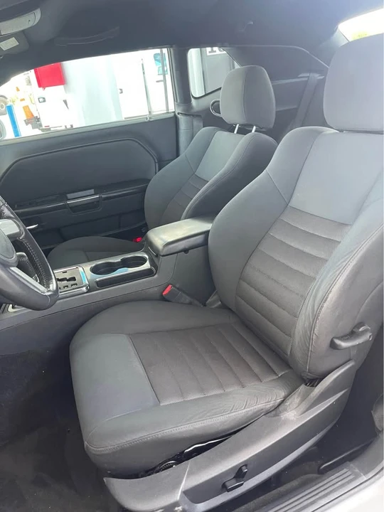 2010 Dodge Challenger 3rd Gen - Image 13 of 14