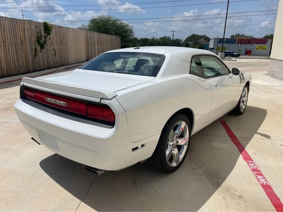 2010 Dodge Challenger 3rd Gen - Image 4 of 14