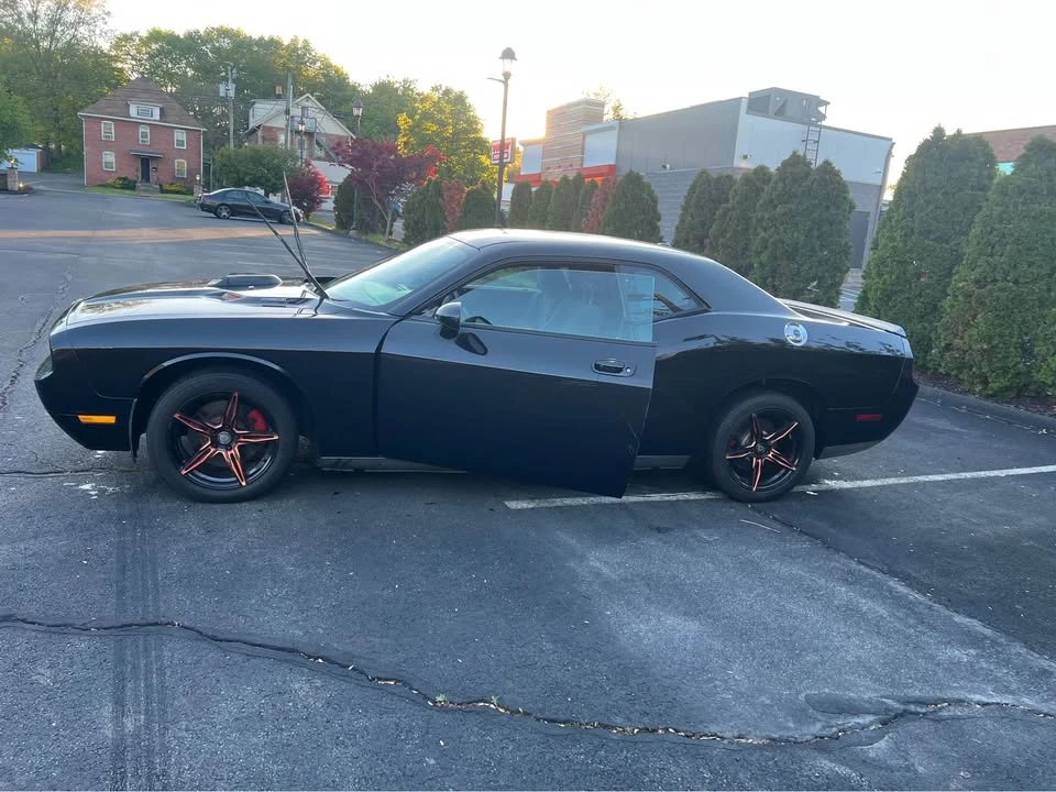 2010 Dodge Challenger 3rd Gen - Image 9 of 10