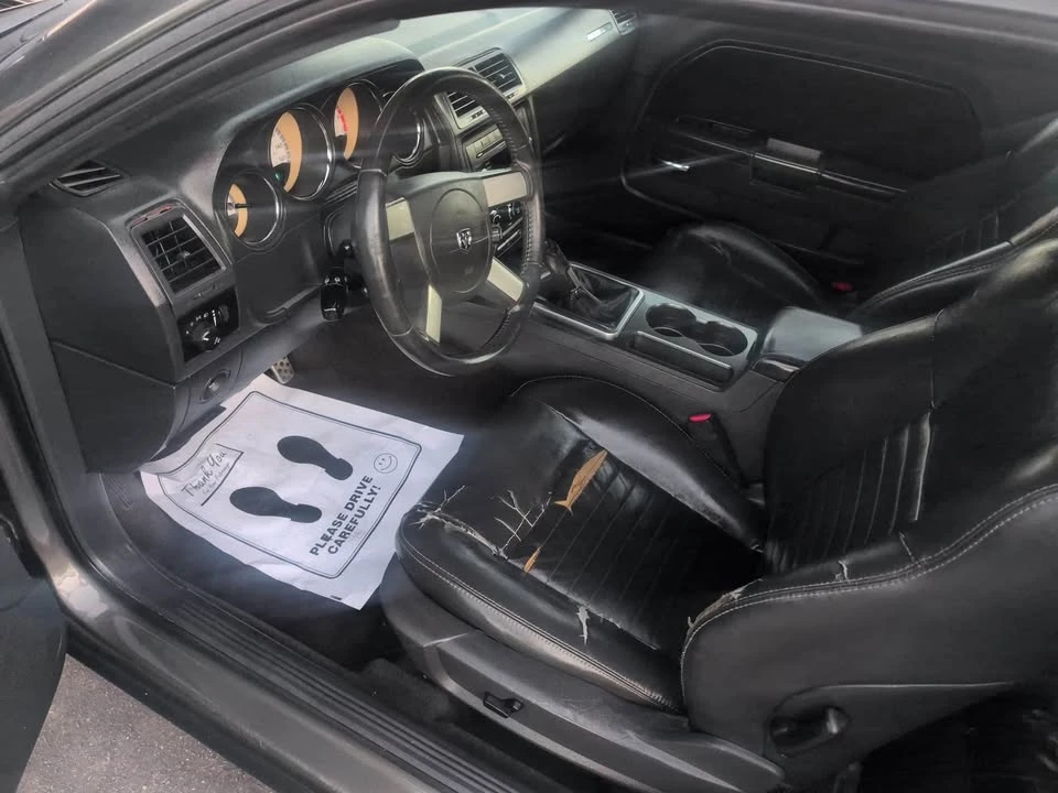 2010 Dodge Challenger 3rd Gen - Image 5 of 8