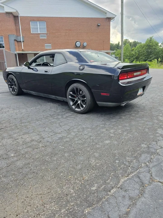 2010 Dodge Challenger 3rd Gen - Image 2 of 10