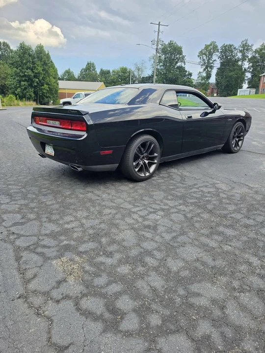 2010 Dodge Challenger 3rd Gen - Image 3 of 10