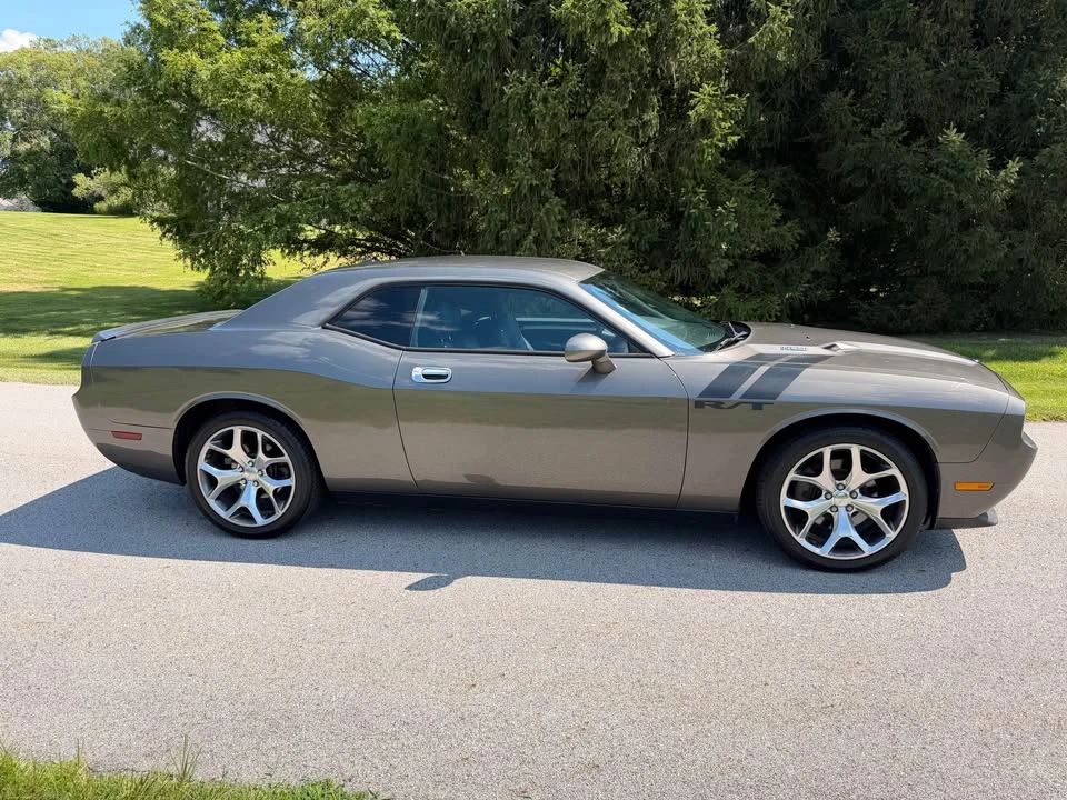 2010 Dodge Challenger 3rd Gen - Image 2 of 17
