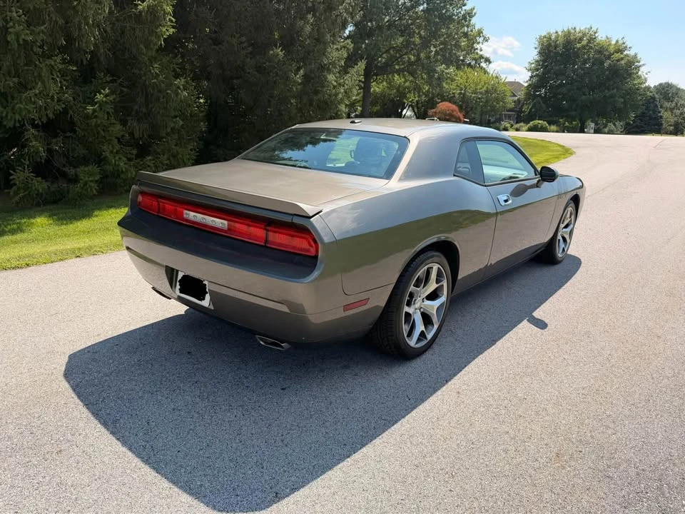2010 Dodge Challenger 3rd Gen - Image 3 of 17