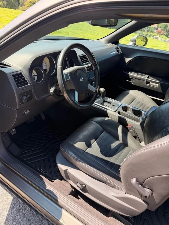 2010 Dodge Challenger 3rd Gen - Image 10 of 17