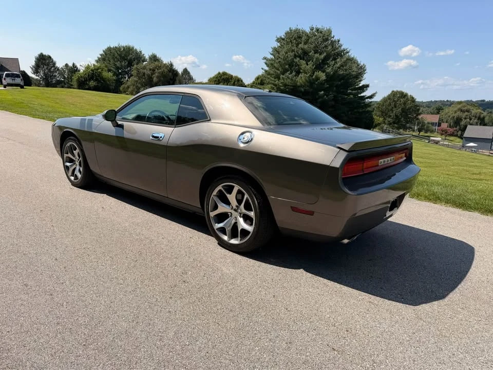 2010 Dodge Challenger 3rd Gen - Image 5 of 17