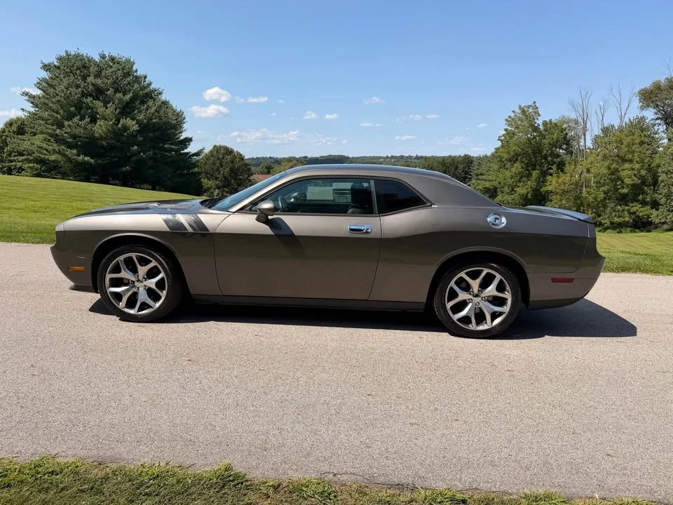 2010 Dodge Challenger 3rd Gen - Image 6 of 17