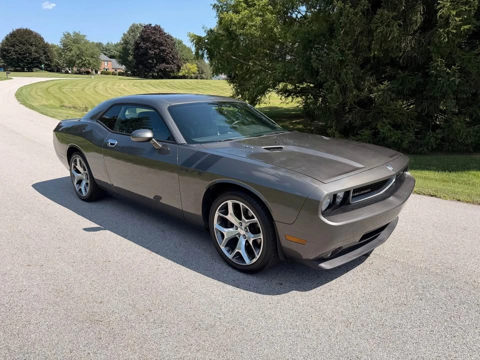 2010 Dodge Challenger 3rd Gen - Image 9 of 17