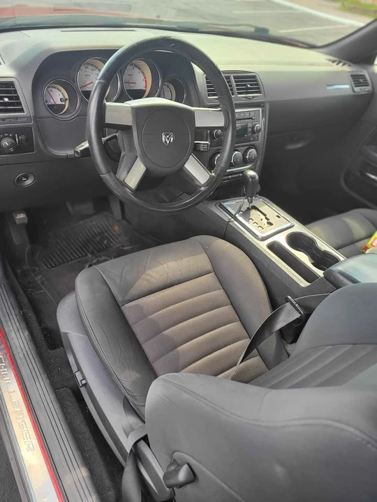 2010 Dodge Challenger 3rd Gen - Image 8 of 10
