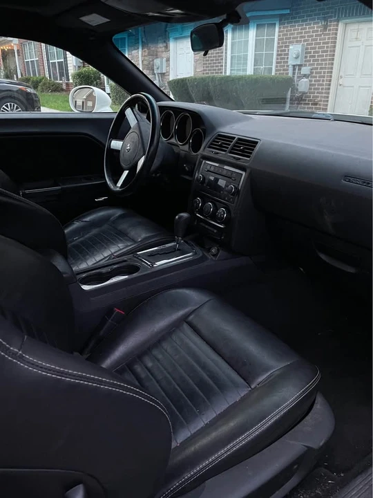 2010 Dodge Challenger 3rd Gen - Image 7 of 12