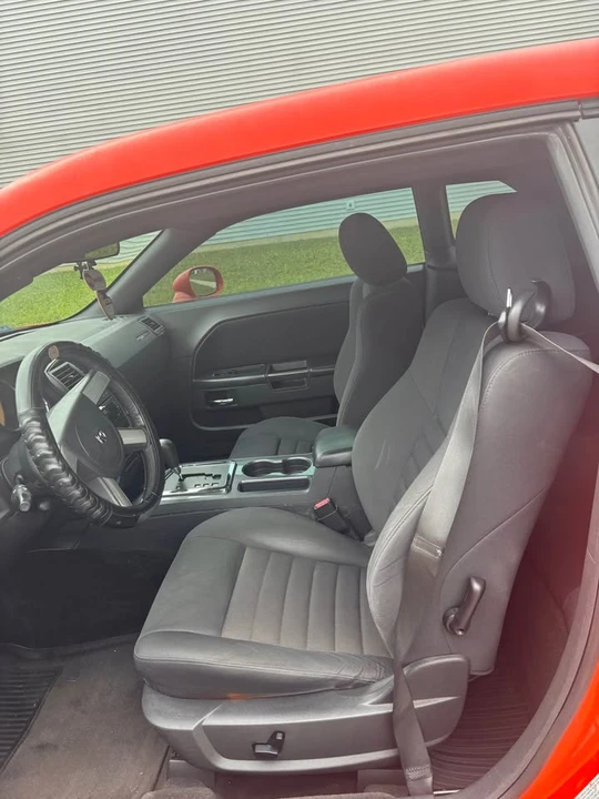 2010 Dodge Challenger 3rd Gen - Image 5 of 7