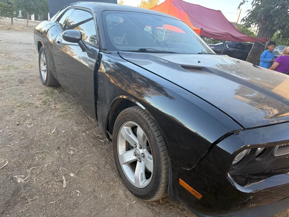 2010 Dodge Challenger 3rd Gen - Image 2 of 8