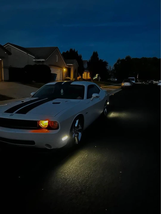 2010 Dodge Challenger 3rd Gen - Image 6 of 10