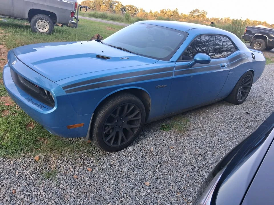 2010 Dodge Challenger 3rd Gen - Image 2 of 5