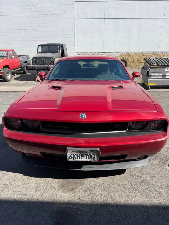 2010 Dodge Challenger 3rd Gen - Image 2 of 8