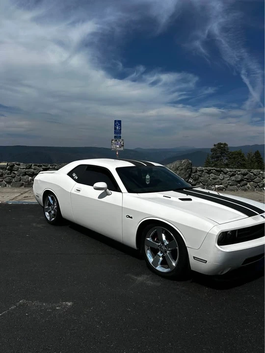 2010 Dodge Challenger 3rd Gen - Image 3 of 10