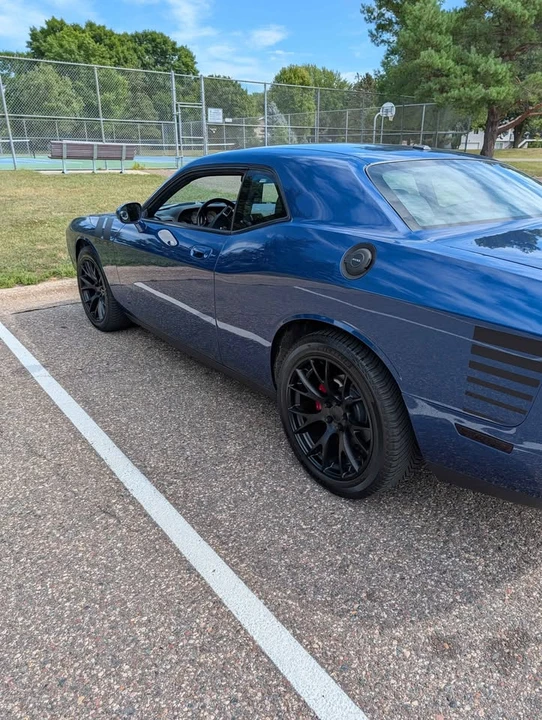 2010 Dodge Challenger 3rd Gen - Image 4 of 15