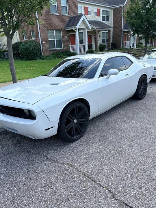 2010 Dodge Challenger 3rd Gen - Image 3 of 4