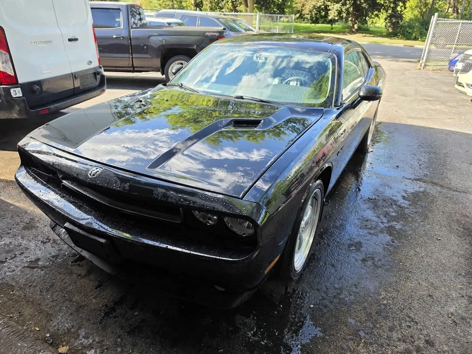 2010 Dodge Challenger 3rd Gen - Image 2 of 5
